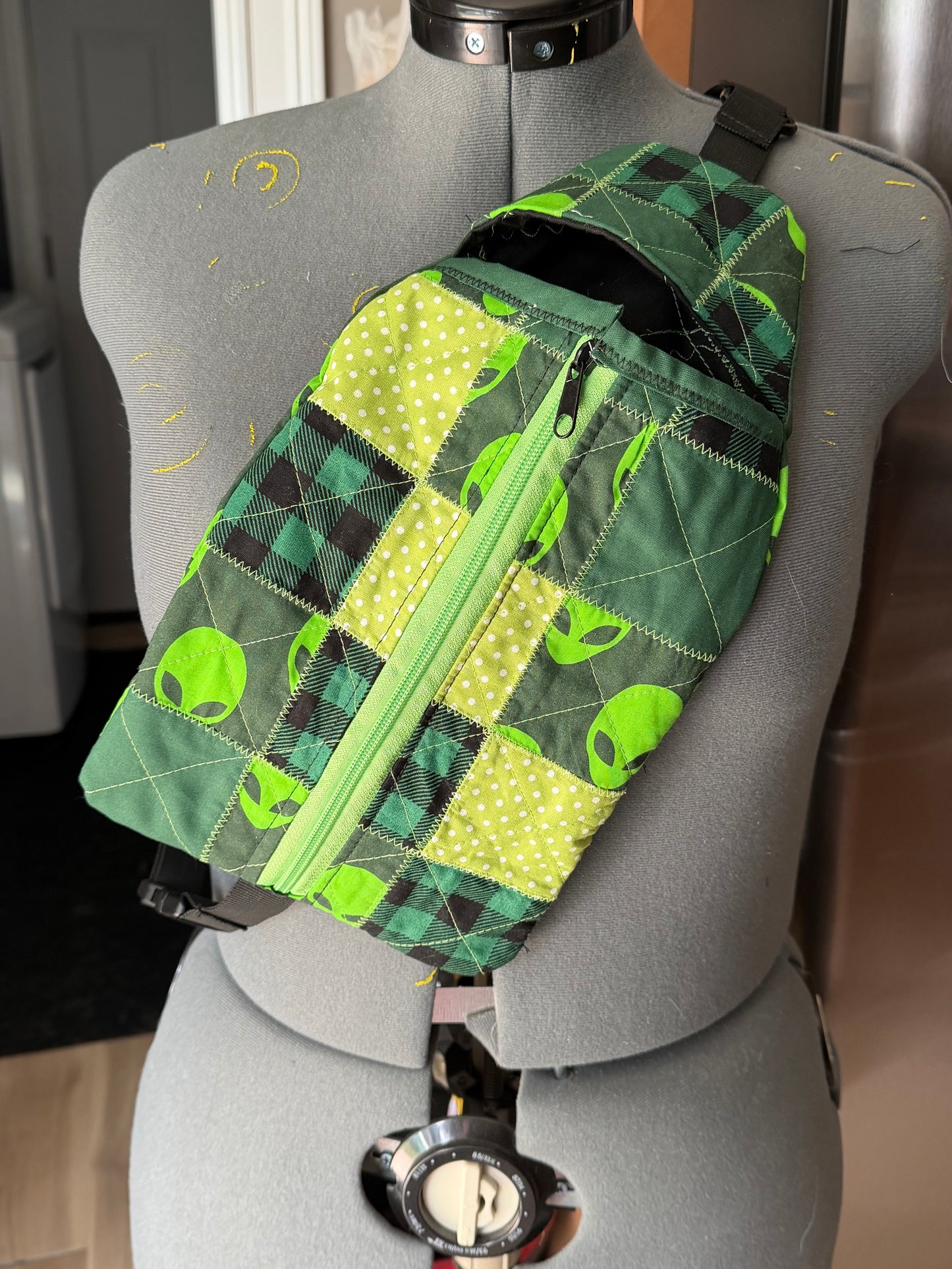 Scale Sling ~ Hands Free Reptile Carrier